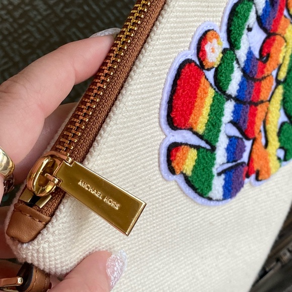 Michael Kors White Canvas Raised Rainbow Logo Heart Wristlet Or Clutch - Picture 8 of 13